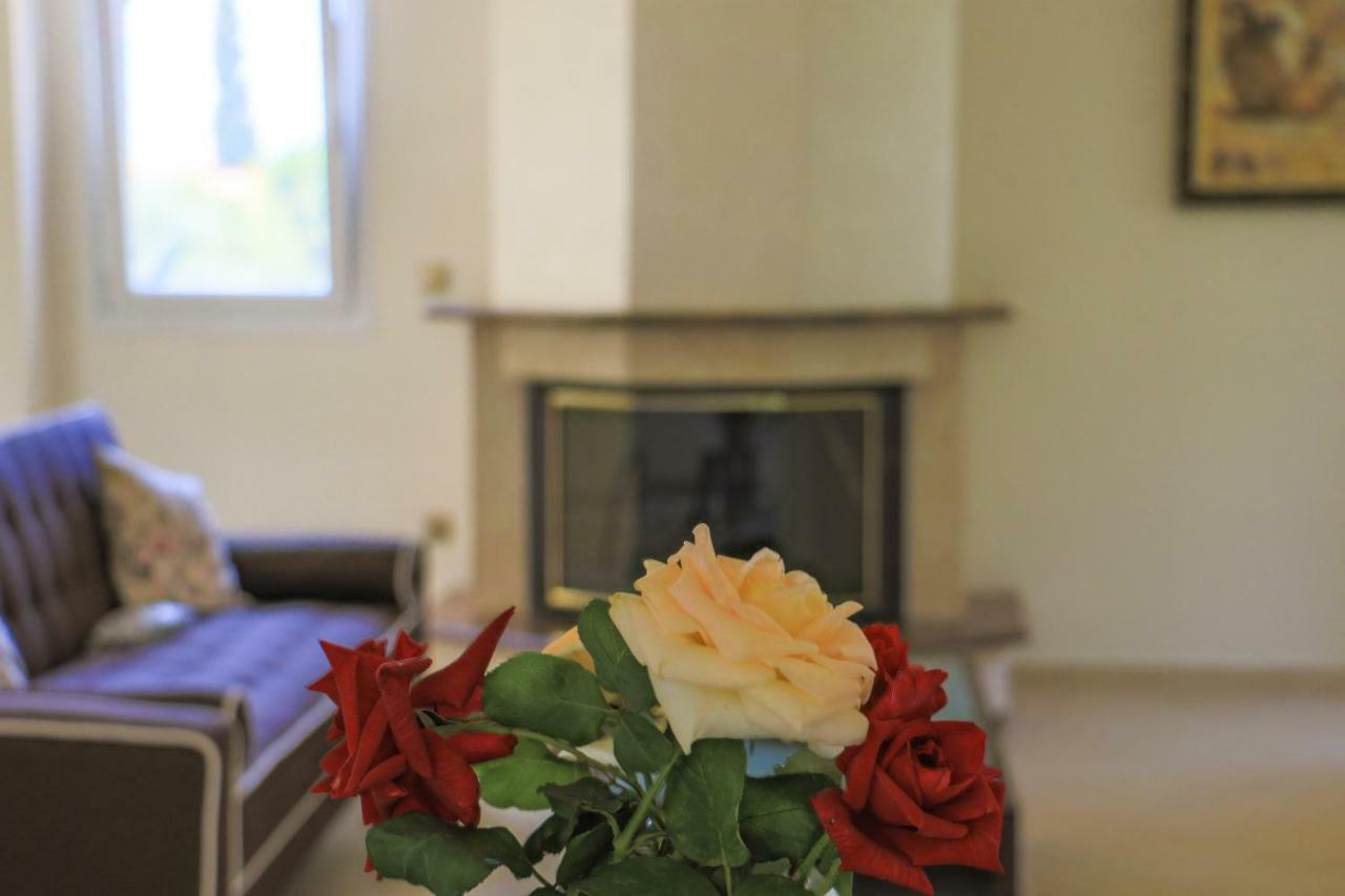 Maison Fleurs Diakopto Exteriör bild