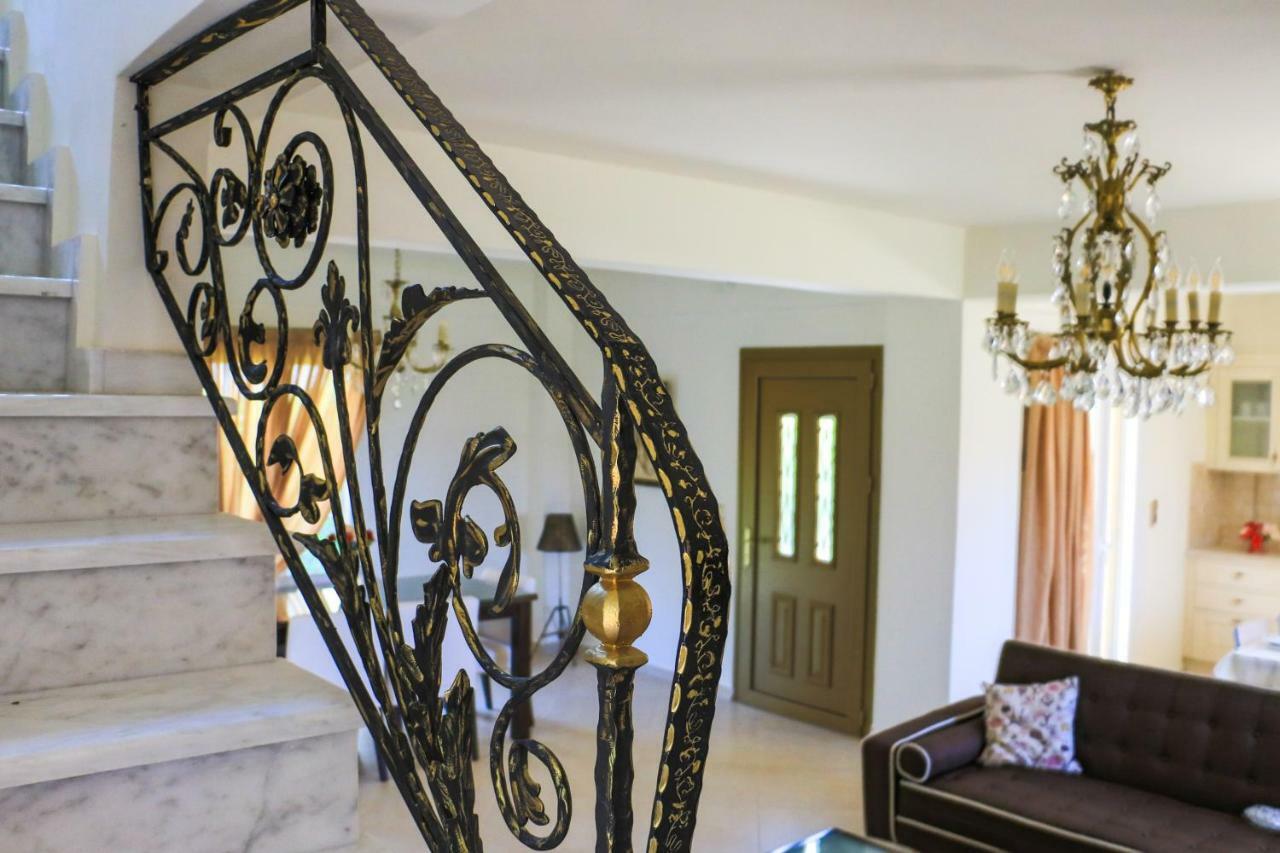Maison Fleurs Diakopto Exteriör bild